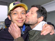 Sudah 42 Tahun, Rossi Masih Jadi Kebanggaan Ayah