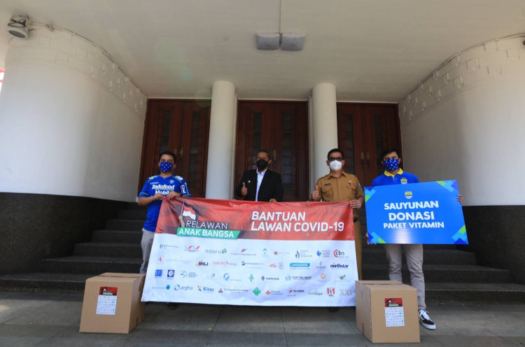 Persib Beri Bantuan 5 Ribu Paket Vitamin untuk Warga Kota Bandung