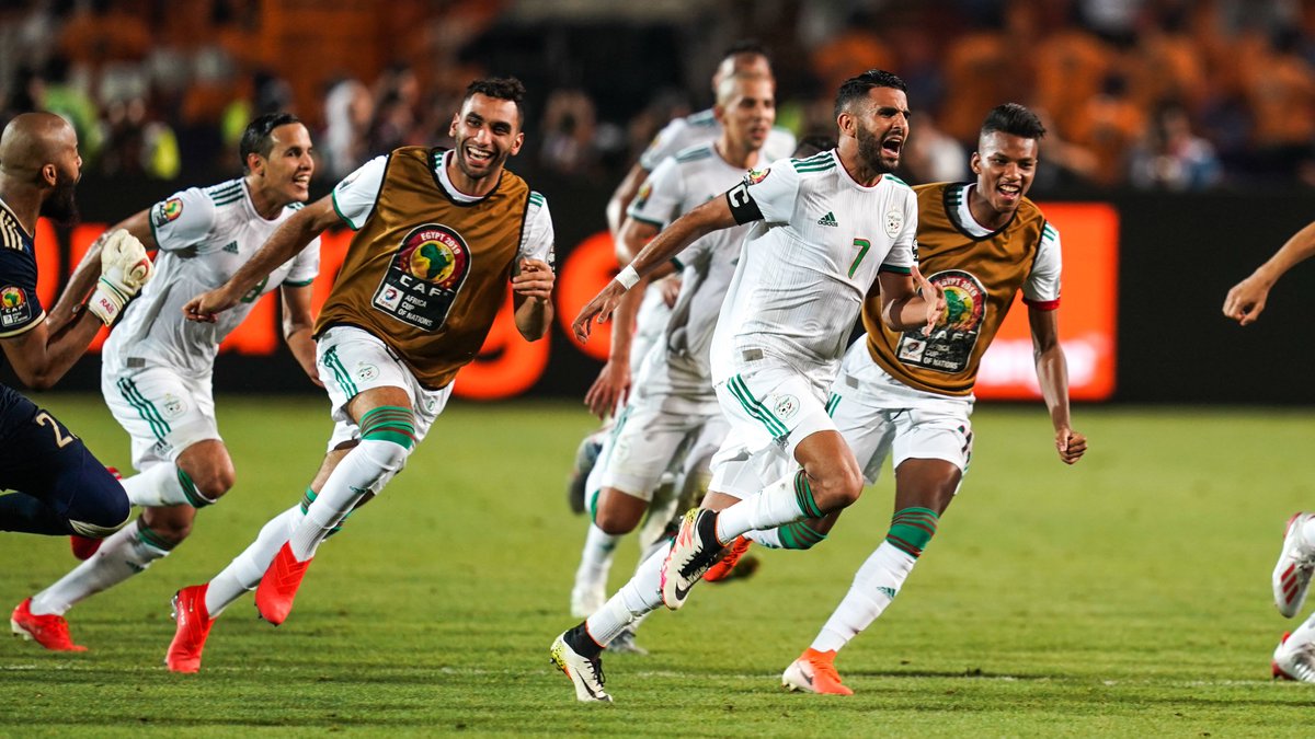 Tendangan Bebas Riyad Mahrez Bawa Aljazair Akhiri Penantian 29 Tahun