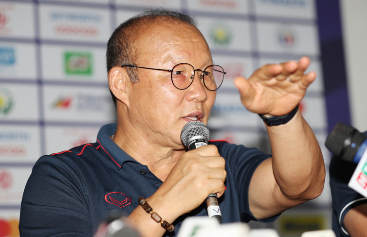 Park Hang-seo Tak Masalah Hadapi Shin Tae-yong di Tempat Netral