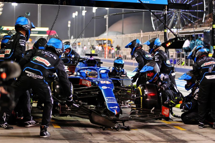 Bungkus Roti Lapis Bikin Fernando Alonso Gagal Finis di Bahrain