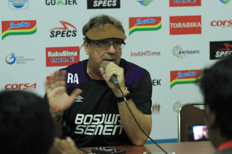 Meski PSM Menang, Robert Rene dan Zulkifli Syukur Respek serta Puji Permainan Persib
