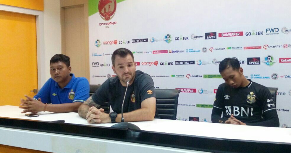 Bhayangkara FC Kalah dari Sriwijaya FC, Simon McMenemy Semprot Wasit