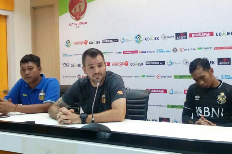 Bhayangkara FC Kalah dari Sriwijaya FC, Simon McMenemy Semprot Wasit