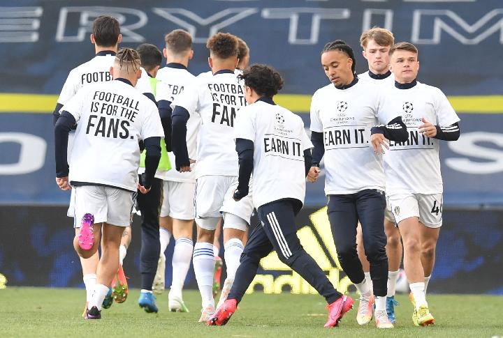 Lewat Kaus dan Medsos, Leeds Berikan Sindiran Menohok untuk Liverpool