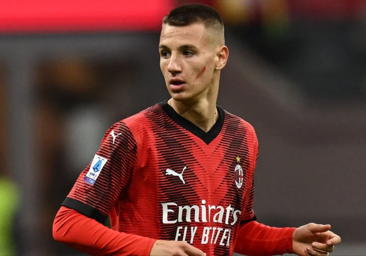Penyerang Muda Milan Langsung Klarifikasi Usai Nyatakan Diri Tidak Menutup Pintu Gabung Inter