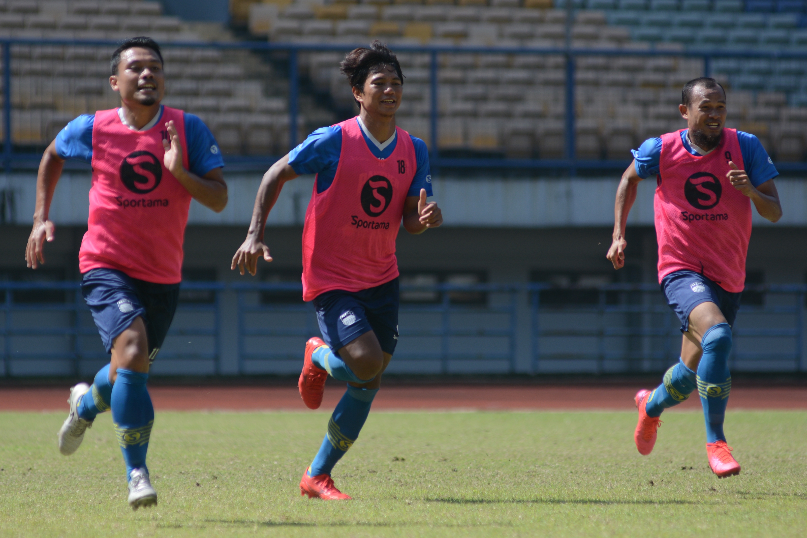 Melihat Pola Latihan Mandiri Bek Persib Achmad Jufriyanto di Masa PPKM