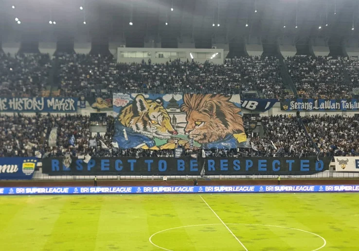 Pelatih Persib dan Arema FC Puji Romantisme Bobotoh serta Aremania