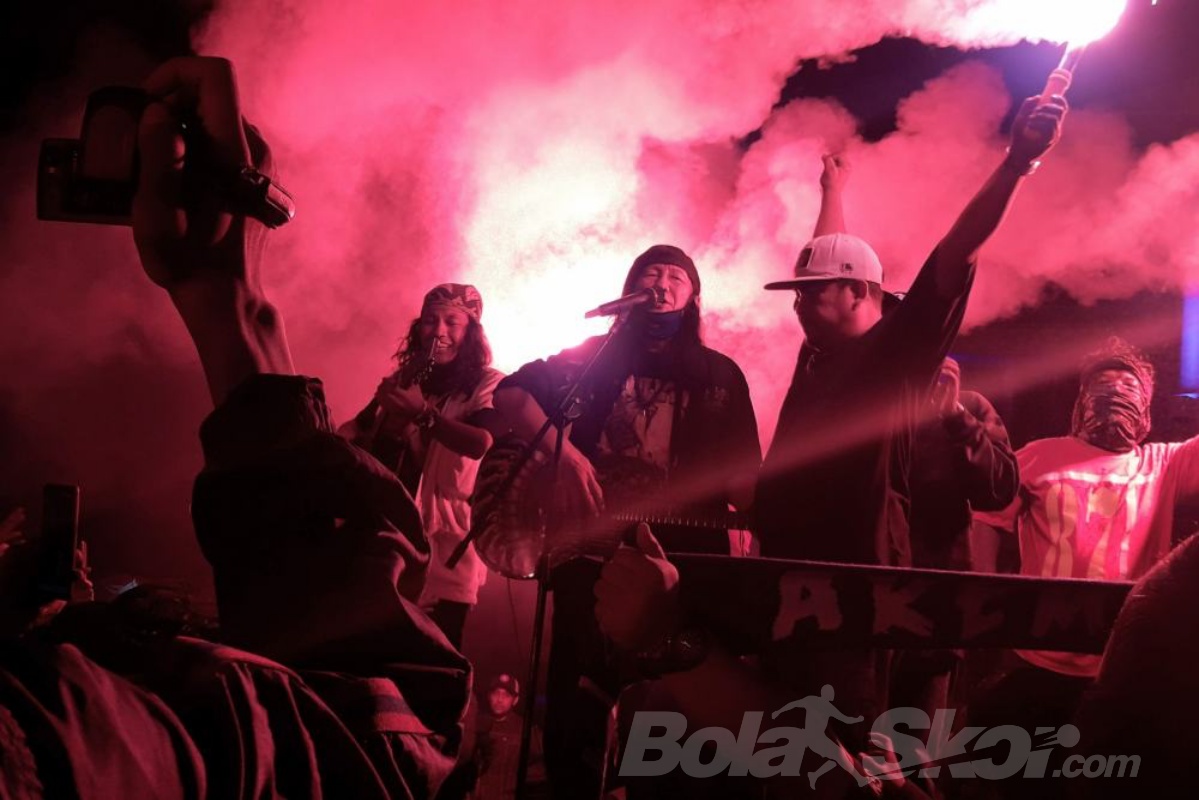 Panggung Musik dan Flare, Cara Aremania Memeringati Hari Jadi Arema