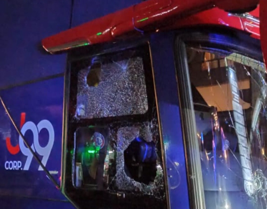 Oknum Perusak Bus Arema FC Pakai Atribut Bonek, Persebaya Beri Klarifikasi