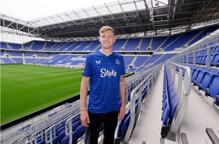 Dibidik Manchester United, Jarrad Branthwaite Pilih Perpanjang Kontrak dengan Everton
