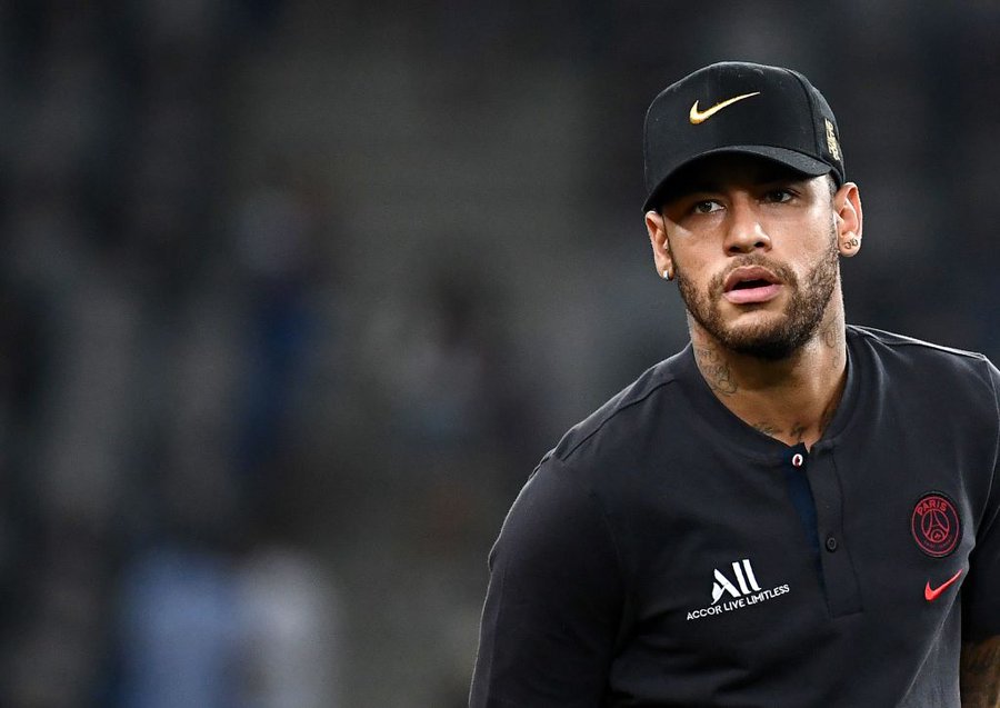 Kiper Anyar Barcelona Berulang Kali Bujuk Neymar Bergabung
