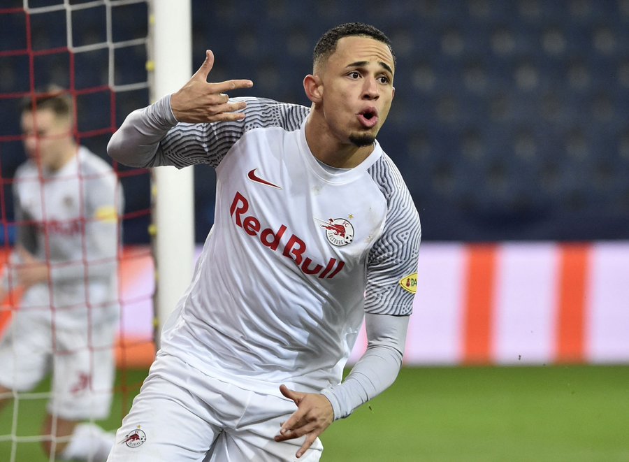 Milan dan Juventus Rebutan Noah Okafor