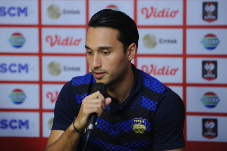 Cara Ezra Walian Hindari Penularan COVID-19 saat Mengisi Waktu Libur