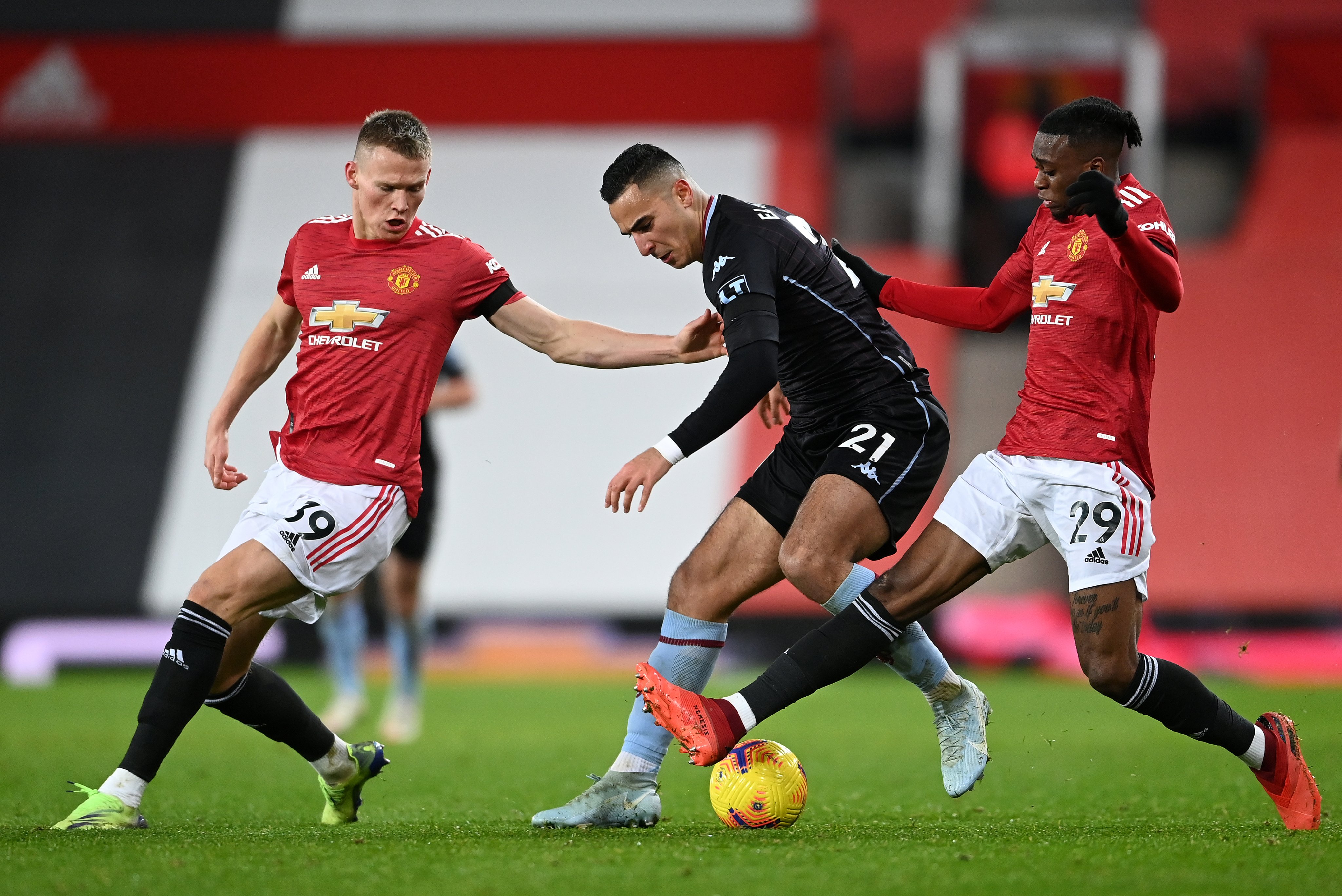Manchester United Bayangi Liverpool, Owen Ragu Akan Berakhir Juara