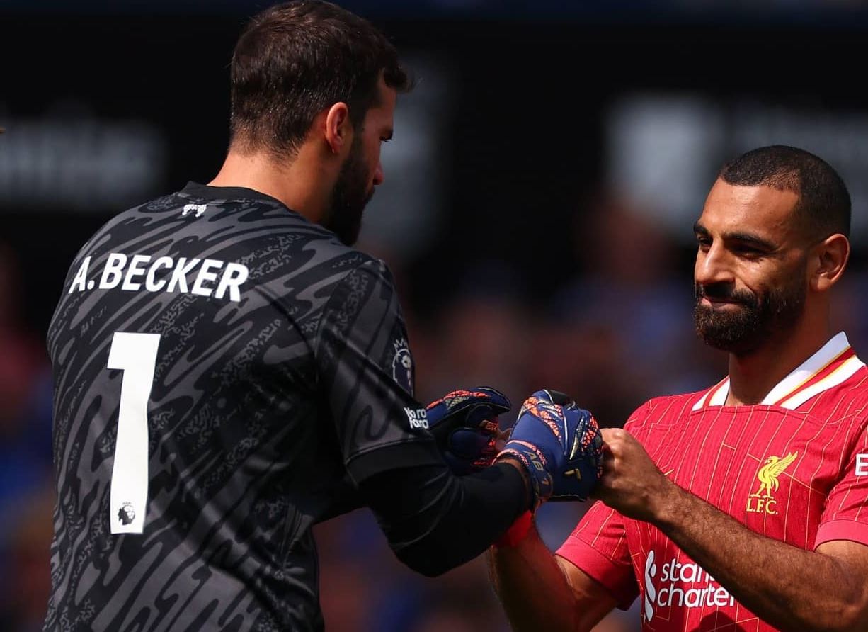 Terang-terangan, Alisson Merindukan Mohamed Salah di Liverpool