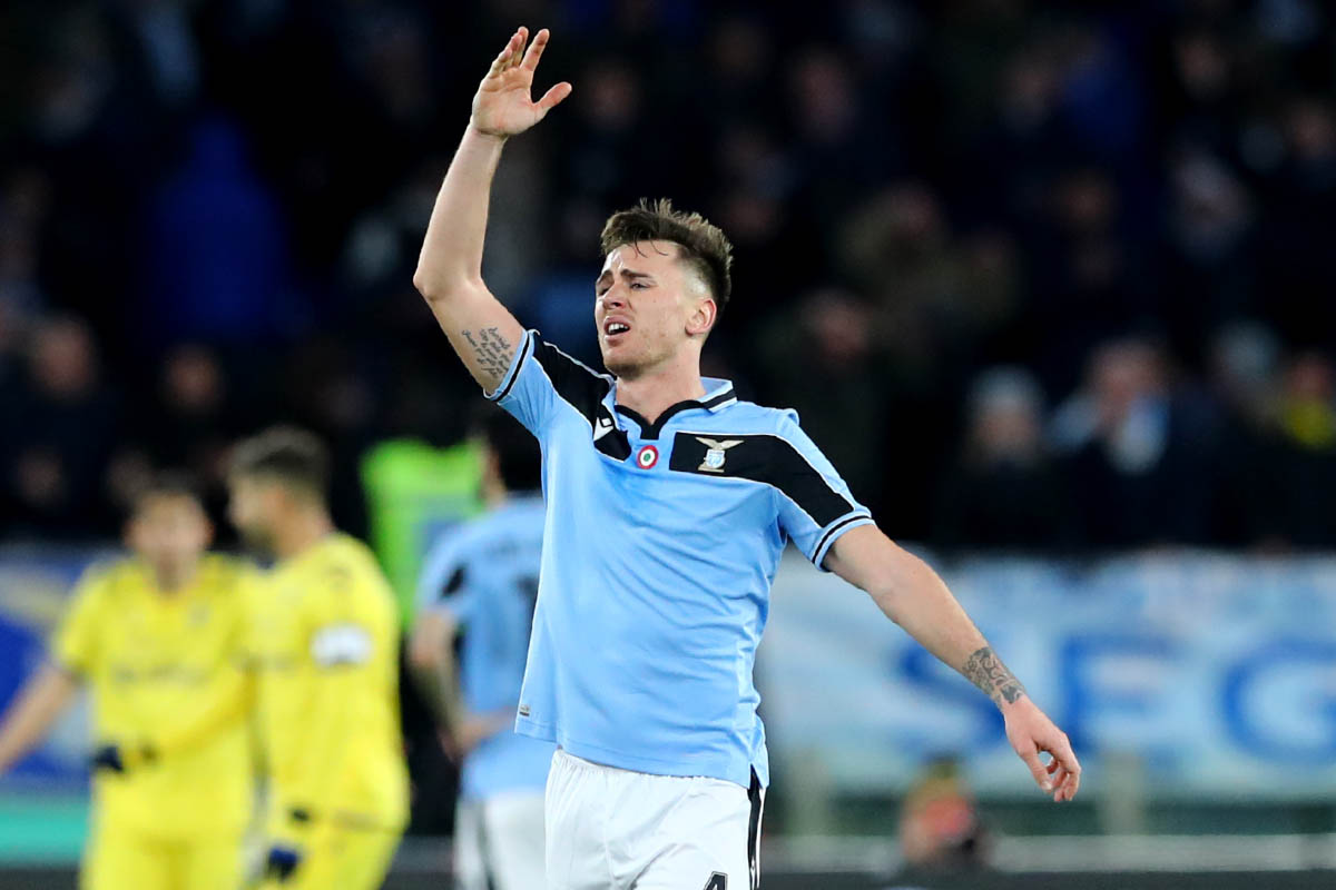 Tak Takut Virus Corona, Bek Lazio Minta Serie A Dilanjutkan