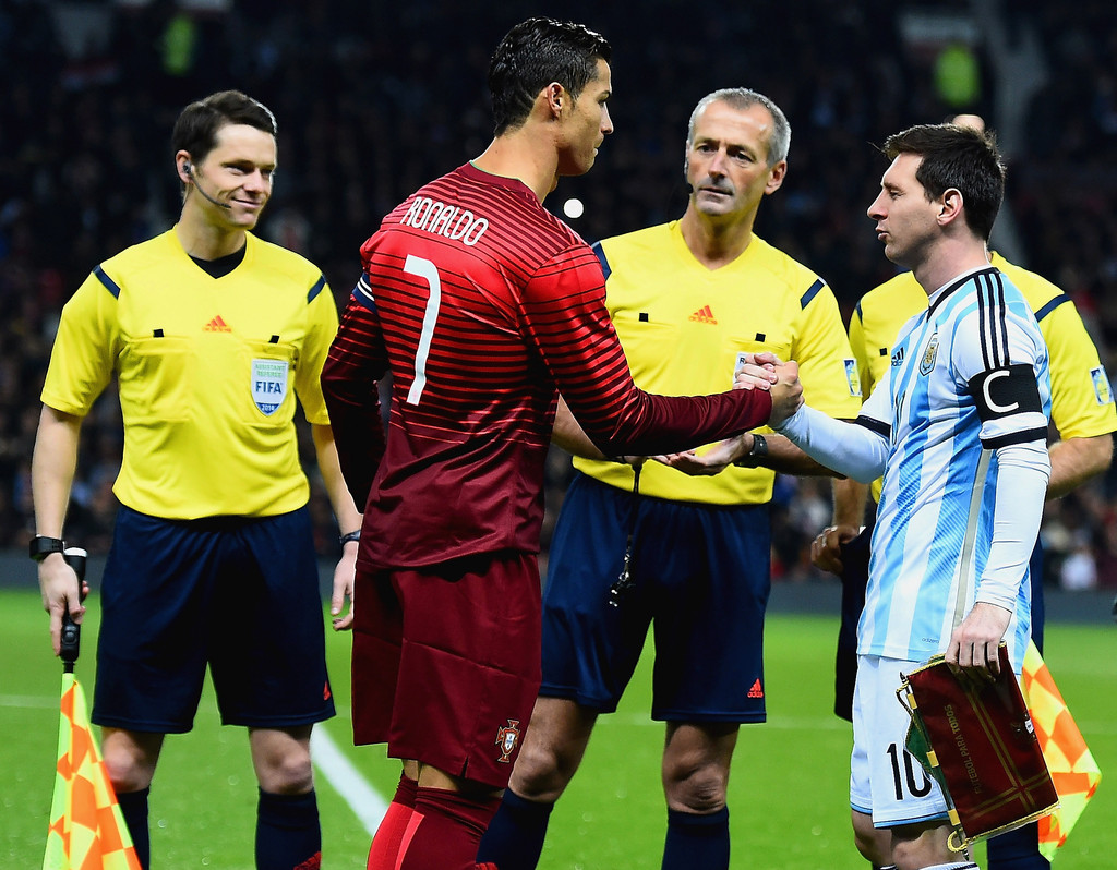 Balotelli Larut dalam Pembahasan Pemain Terbaik Dunia antara Cristiano Ronaldo dan Lionel Messi
