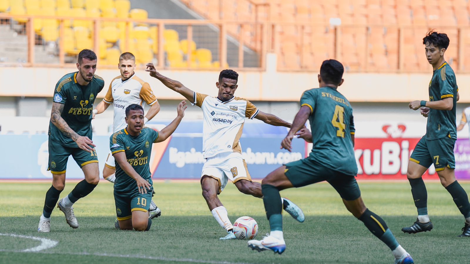 Hasil Liga 1: Persebaya Kalahkan Borneo FC, Dewa United FC Seri di Kandang Persikabo