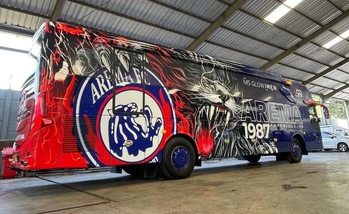 Jelang Liga 1 2022/2023, Arema FC Perkenalkan Bus Tim Terbaru Jen99ala