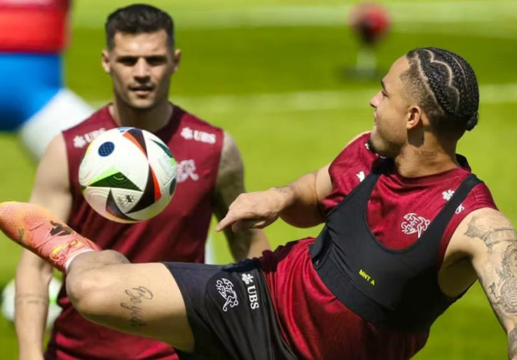 Banyak Omong karena Tak Dipanggil Timnas Swiss, Mantan Pemain AC Milan Kena Semprot Granit Xhaka