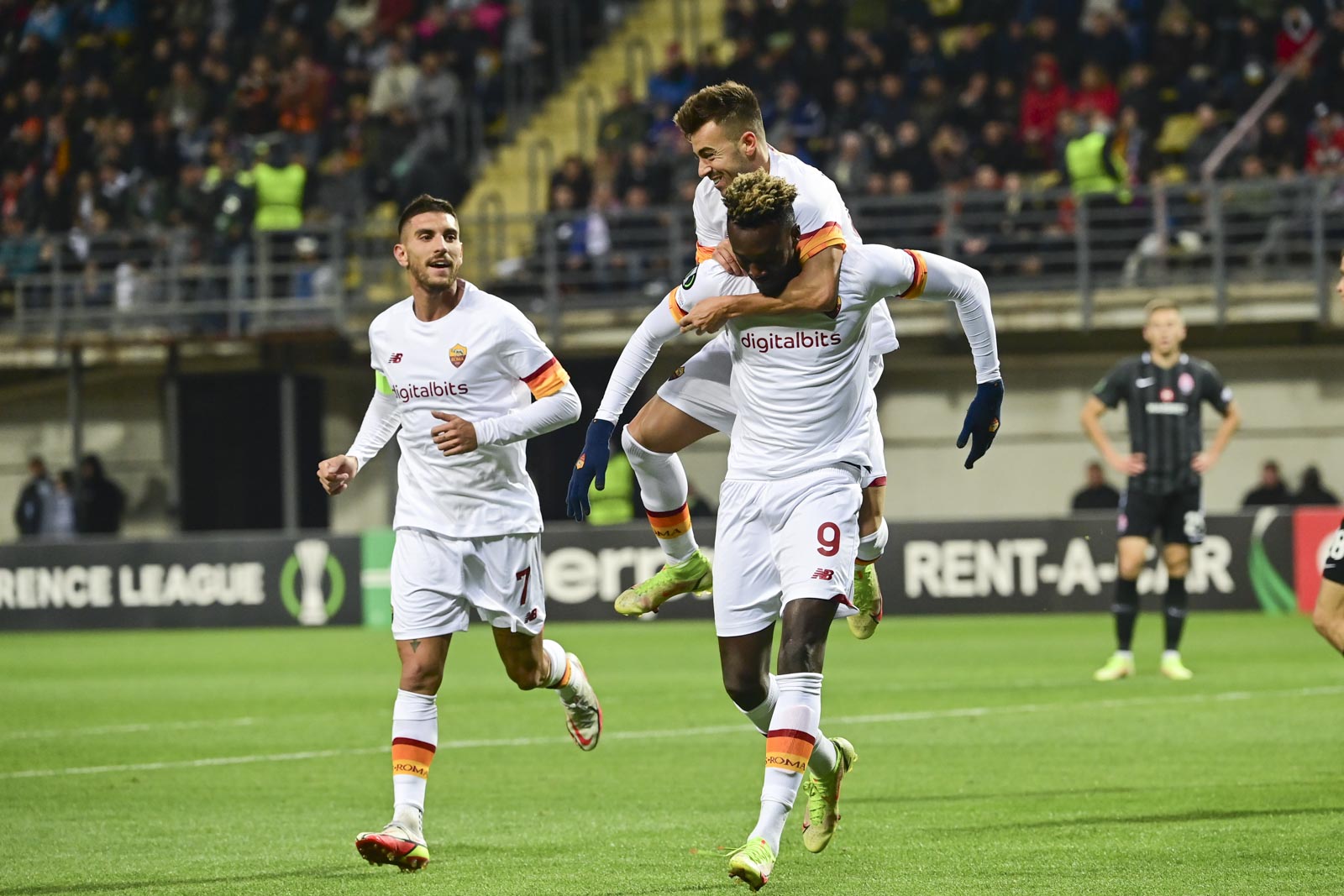 Hasil Liga Europa dan Conference League: Napoli Keok, Tottenham dan Roma Tersenyum