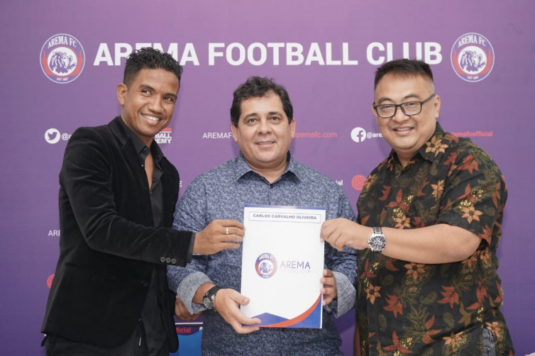 Klaim Dapat Tawaran, Carlos Carvalho Prioritaskan Arema FC