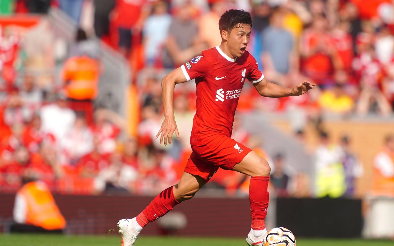 Terlalu Baik, Alasan Wataru Endo Baru Bermain 91 Menit Musim Ini di Liverpool