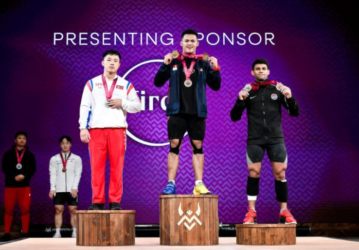 Profil Rizki Juniansyah, Lifter Indonesia Peraih 2 Medali Emas di IWF World Championship 2025 hingga Pecahkan Rekor Dunia