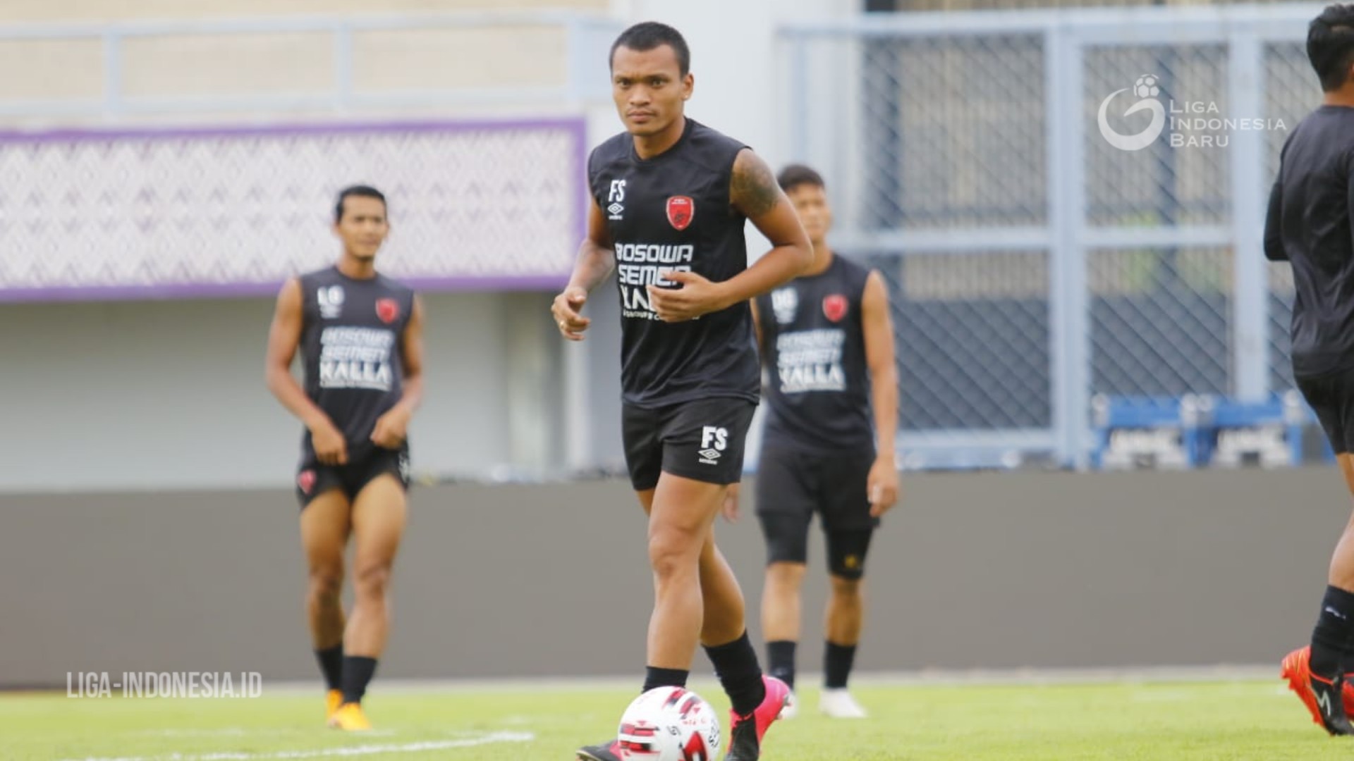 Robert Rene Alberts Bicara Peluang Persib Rekrut Ferdinand Sinaga