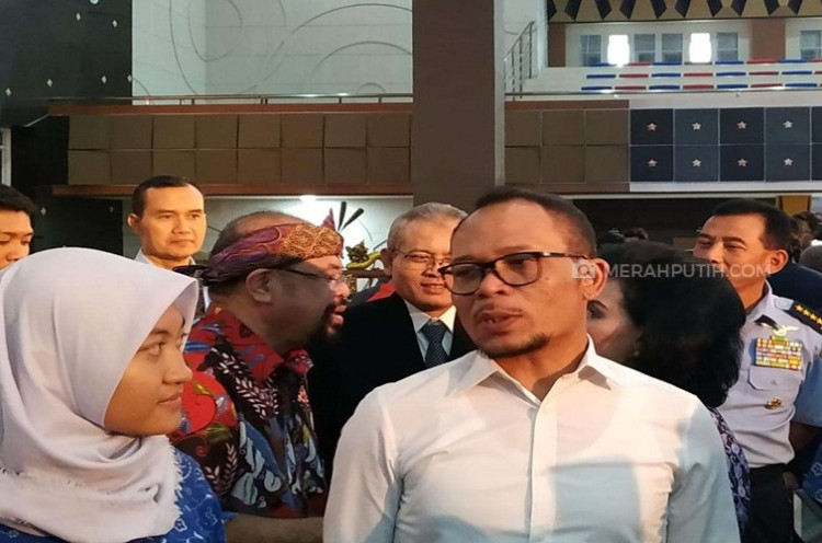 Jokowi Tunjuk Hanif Dhakiri Jadi Plt Menpora