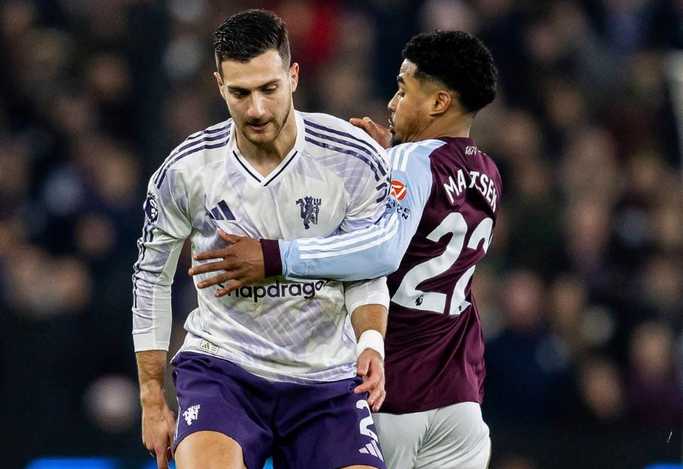 Leny Yoro dan Diogo Dalot Kena Kritik dari Legenda Manchester United