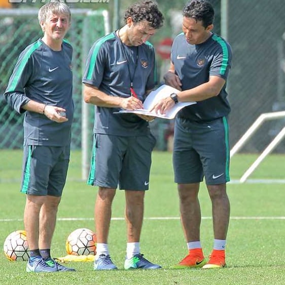 Bek Timnas Indonesia Dukung Bima Sakti Ambil Alih Tongkat Luis Milla
