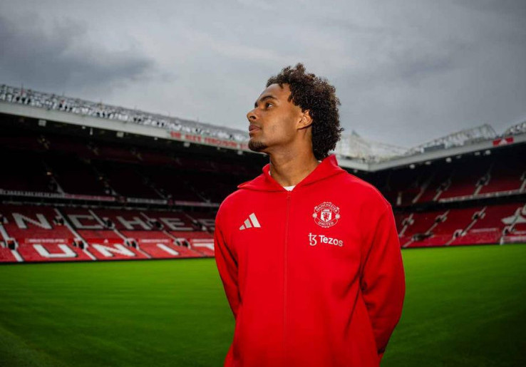 Pengumuman: Manchester United Tidak Akan Menjual Joshua Zirkzee
