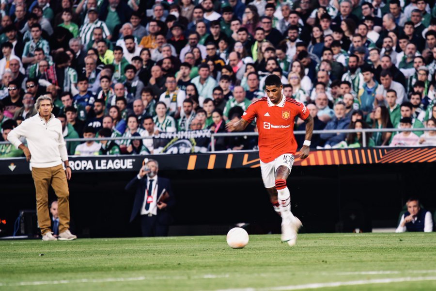 Pelatih Real Betis Berdalih Manchester United Menang karena Lebih Kaya