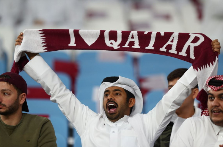 Piala Dunia 2022: Ketika Sepak Bola Menyatukan Dua Fans Beda Kubu di Al Bayt Stadium