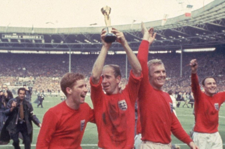 Sir Bobby Charlton dan 10 Pahlawan Inggris di Piala Dunia 1966