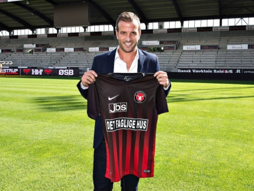 Sempat Dikaitkan Bali United, Rafael van der Vaart Dicoba Ramaikan Liga Thailand