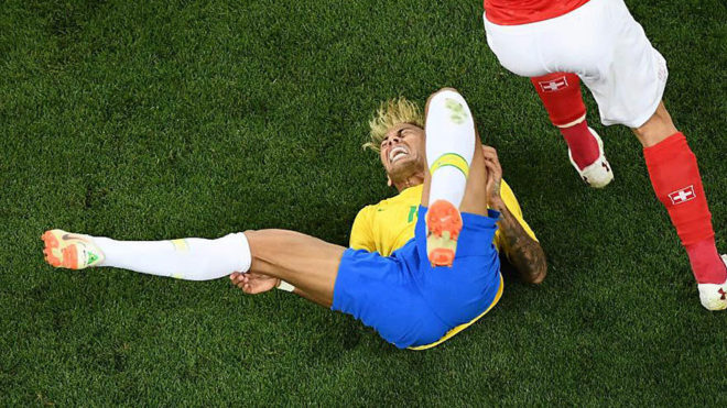 Cuma Tahan 15 Menit, Neymar Terpincang Tinggalkan Latihan Brasil