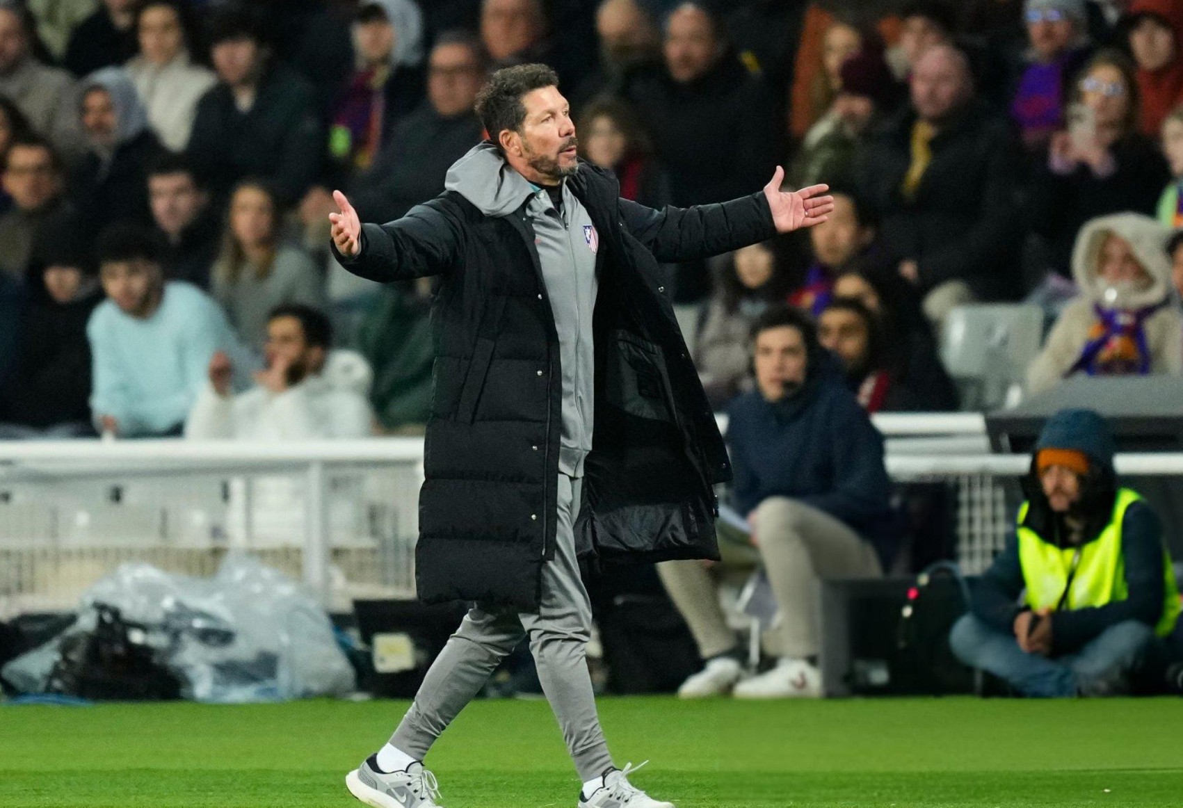 Drama Delapan Gol Barcelona Vs Atletico Madrid, Diego Simeone Semringah, Hansi Flick Gerah