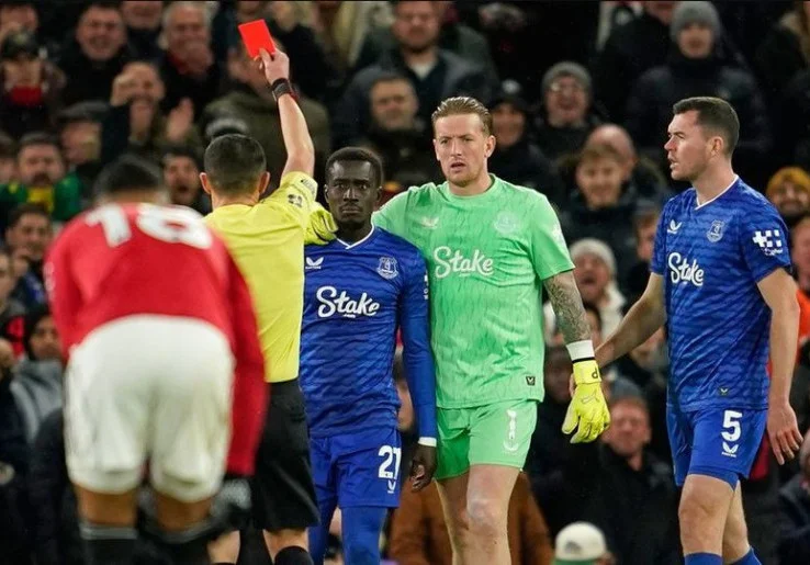 Pemain Everton Kena Kartu Merah karena Berkelahi dengan Rekan Satu Tim, Ruben Amorim Iri