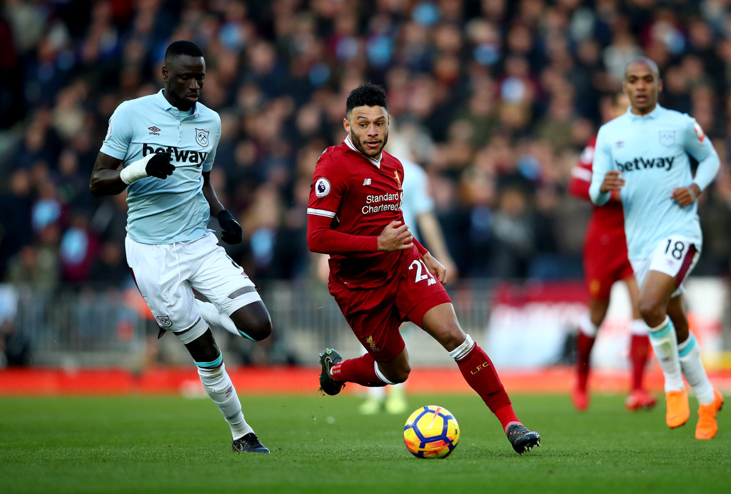 Kecewa dengan Kritikan Henry dan Neville, Oxlade-Chamberlain Angkat Bicara