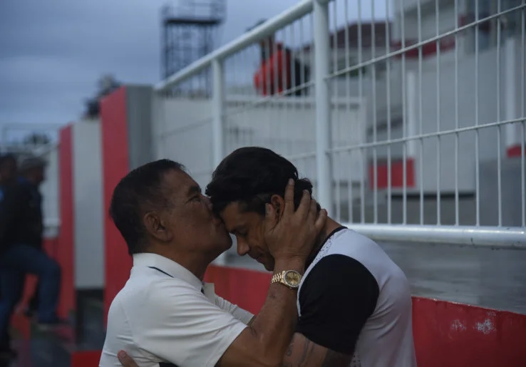 Umuh Muchtar Teteskan Air Mata Saat Bertemu Mantan Para Pemain Persib di Malut United