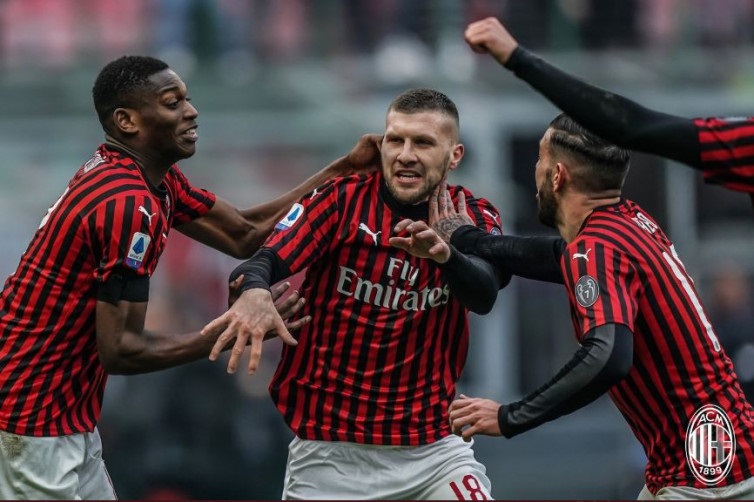 Bos Louis Vuitton Bantah Akan Beli AC Milan
