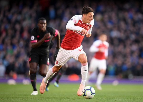 Manajer Arsenal Bantah Halangi Pertemuan Mesut Ozil dan Joachim Low