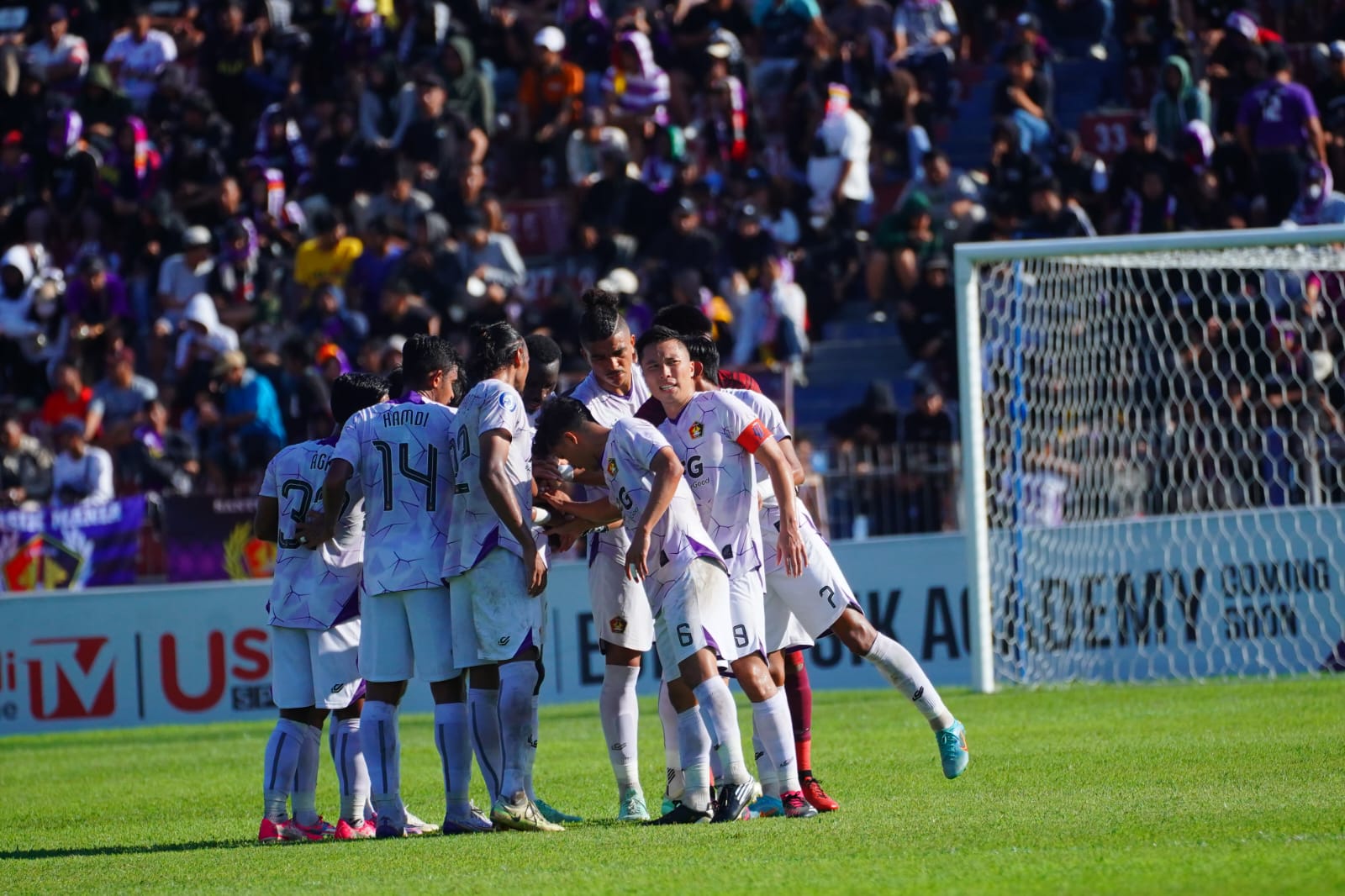 Kiprah Fenomenal Persik Kediri Berimbas Tingginya Kehadiran Suporter