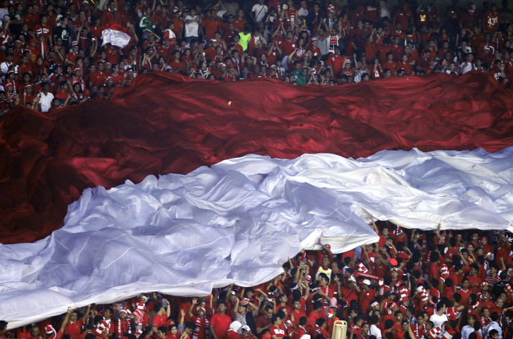 Bendera Merah Putih Raksasa Buatan Aremania Siap Dikibarkan Di Piala AFF 2016