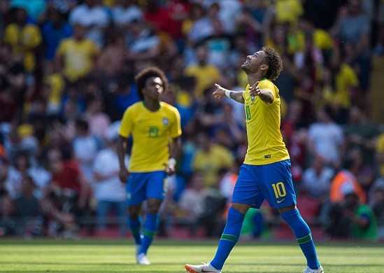 Brasil 2-0 Kroasia: Lepas dari Cedera, Neymar Langsung Cetak Gol 