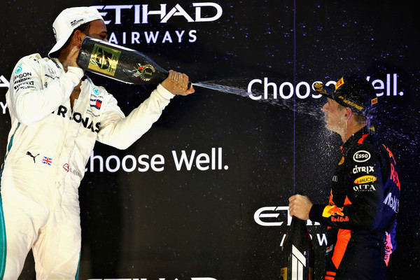 Lewis Hamilton Sindir Max Verstappen