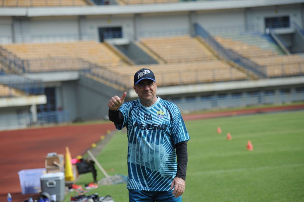 Skuat Persib Nikmati Latihan meski Masih Digaji 25 Persen